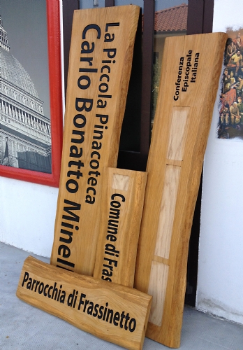 Tavole di legno grezzo