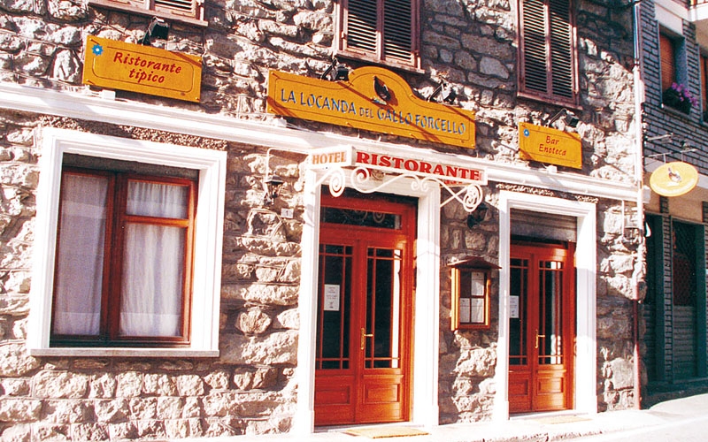 insegna negozio in legno