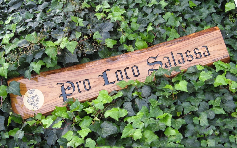 Insegna in legno per Pro Loco Salassa (To)