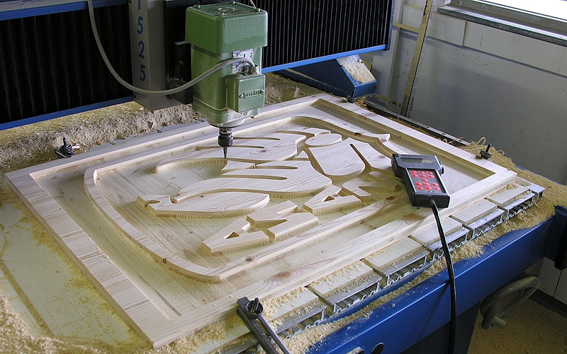 Incisione di pannello lamellare di legno