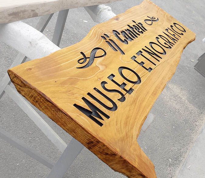 Insegne in Legno