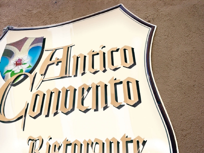 Insegne in Stile Antico
