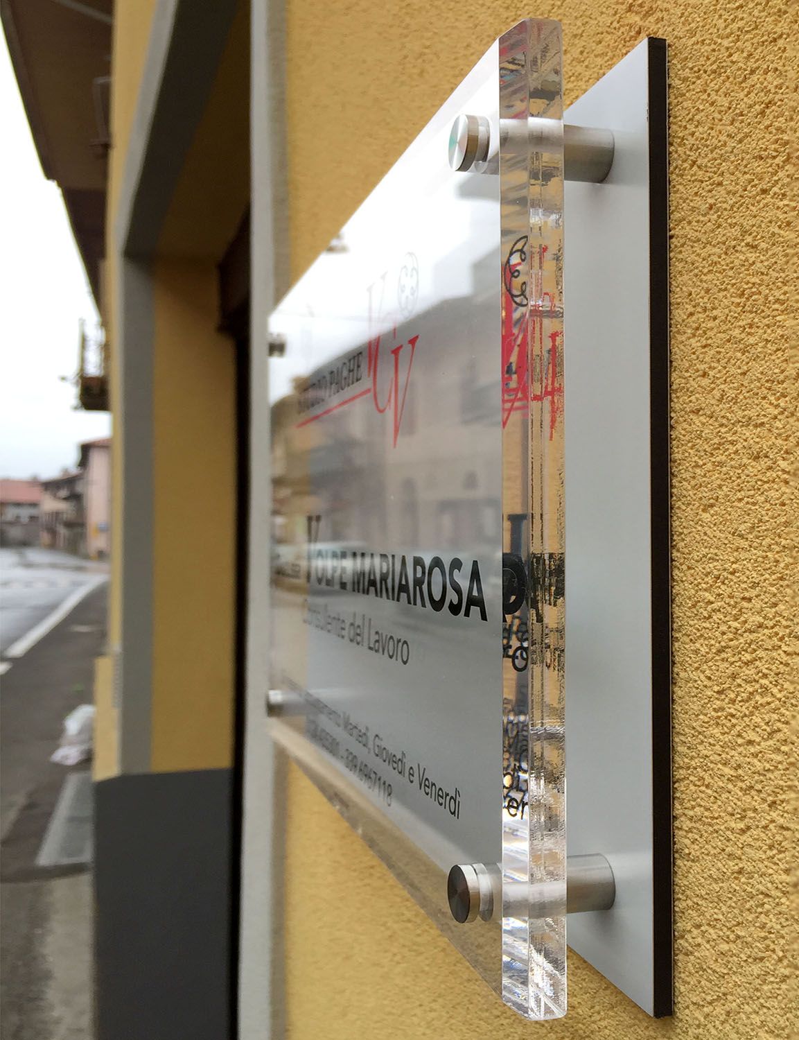 targa con orari in plexiglass