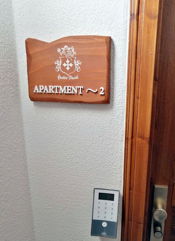 Insegne in Legno