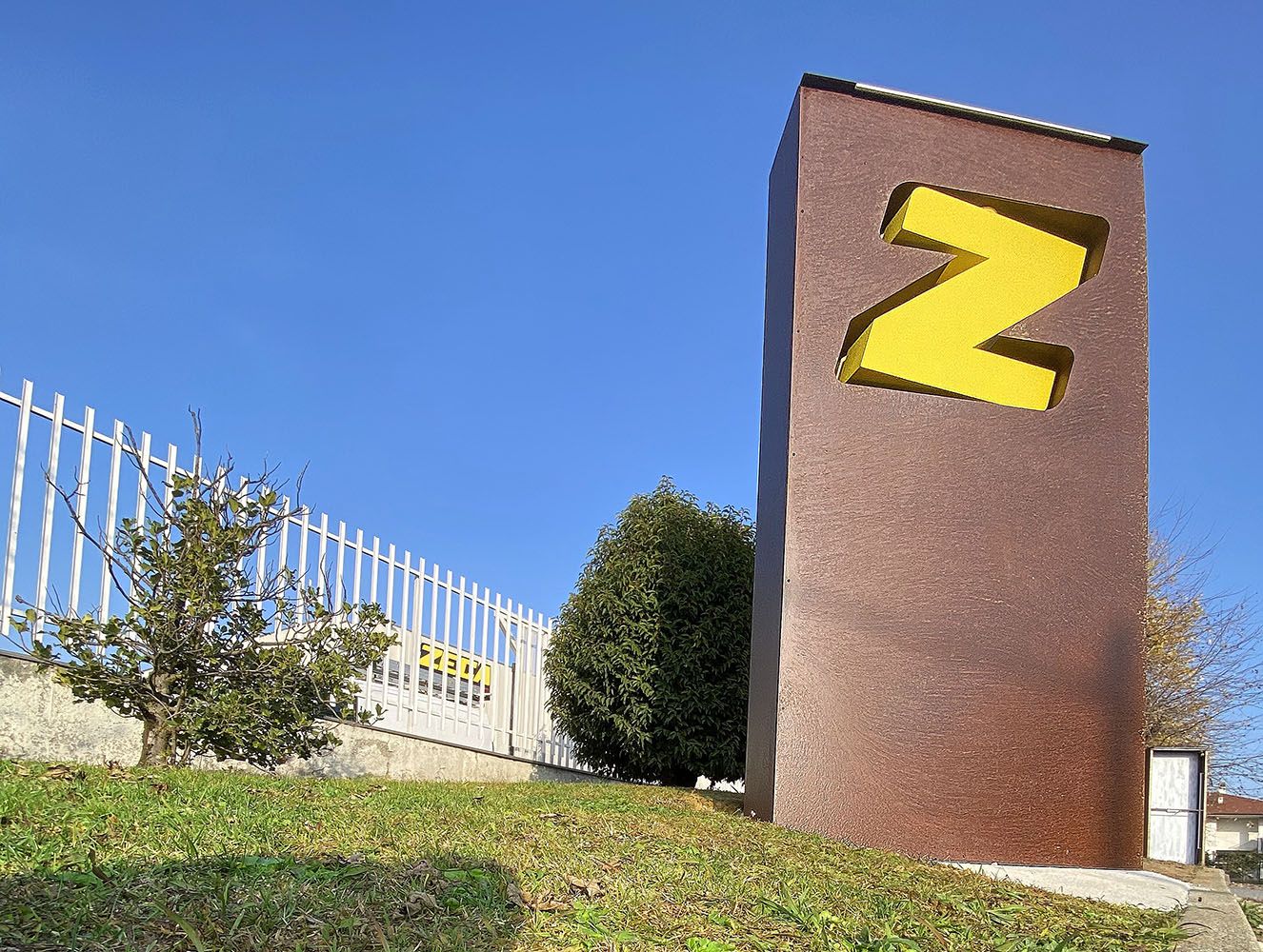Totem luminoso in Corten h. 3m
